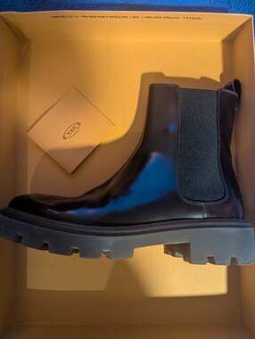 Tod's Leather Lug Sole Chelsea Boots Women's Size 38